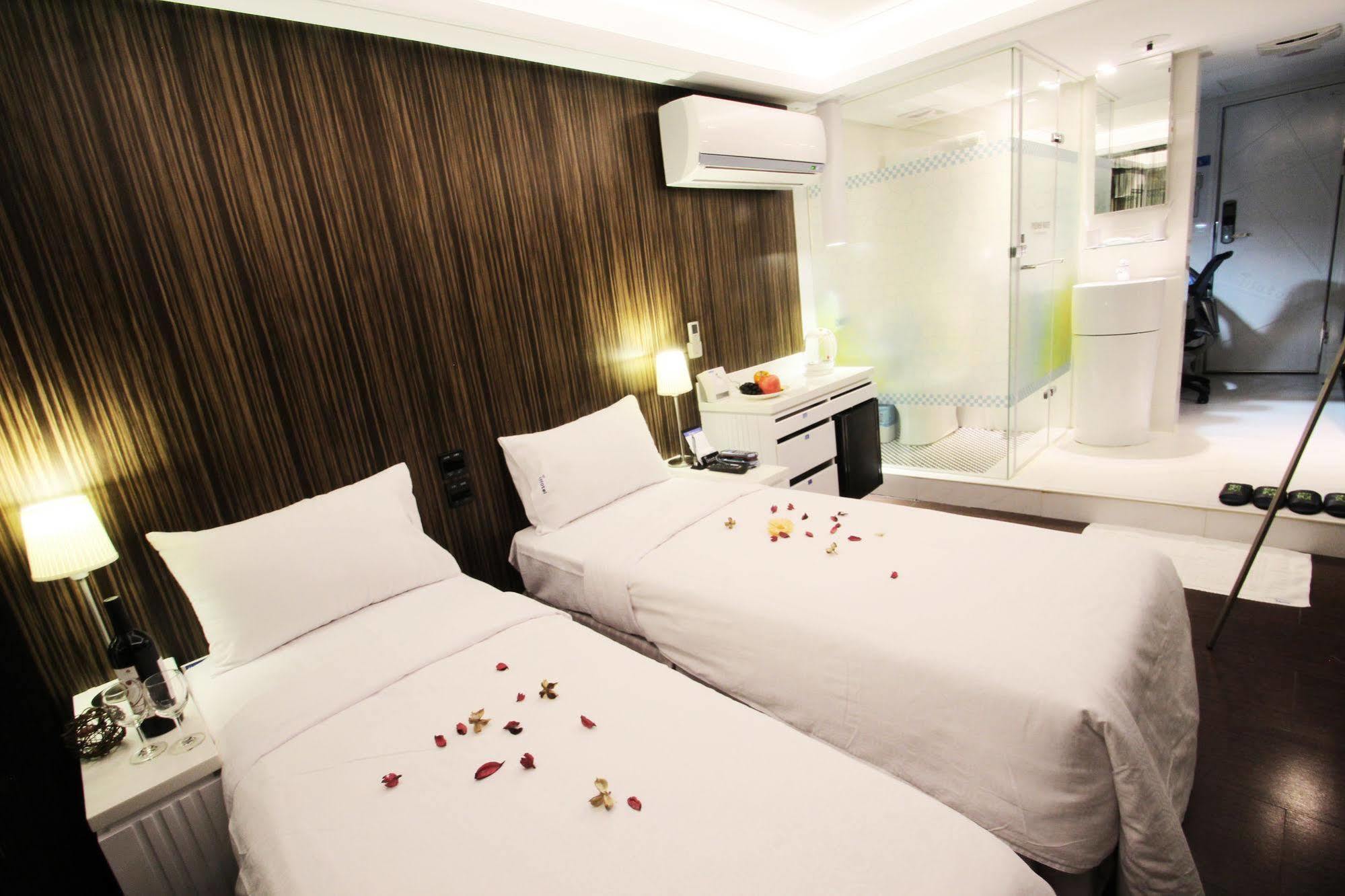 I Hotel - Taoyuan Exterior photo